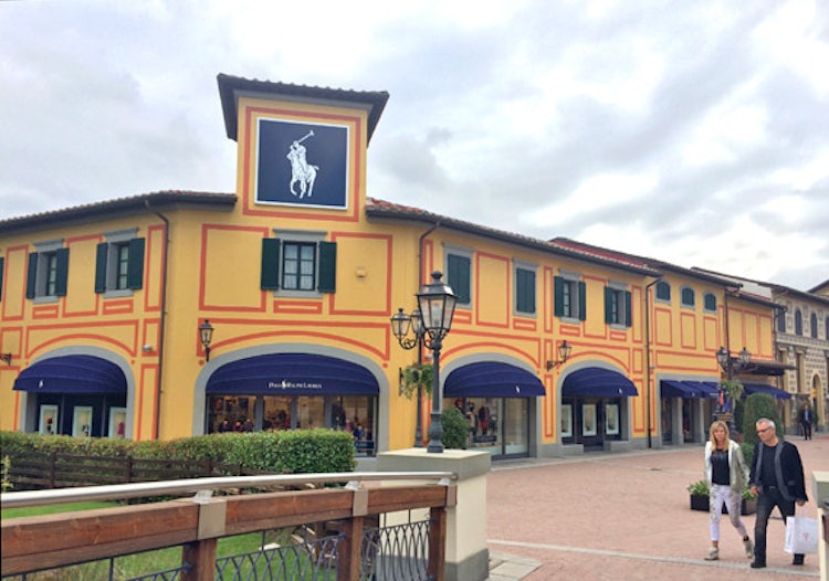 Barberino Designer Outlets: Shopping in Barberino di Mugello near Florence