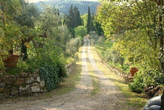 Podere Patrignone dirt roads in Chianti :: Discover Tuscany