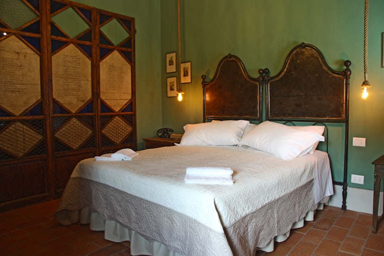 Elegant and Romantic Bedroom at Agriturismo Vicolabate
